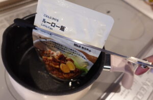 鍋から出したあとにレトルト食品を袋から出すのに便利だった
